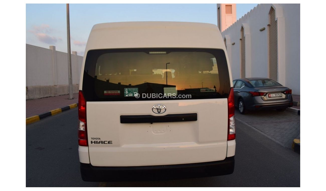 Toyota Hiace Commuter GL High Roof Toyota Hiace Highroof Bus 3.5 L, A/T, model:2019. Only done 72000 km