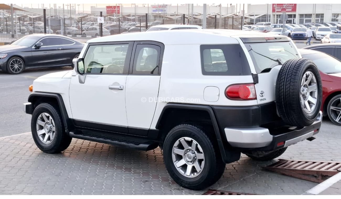 تويوتا إف جي كروزر GXR 4.0L A/T Toyota FJ cruiser GXR /V6/2020 /GCC/ full option diff lock