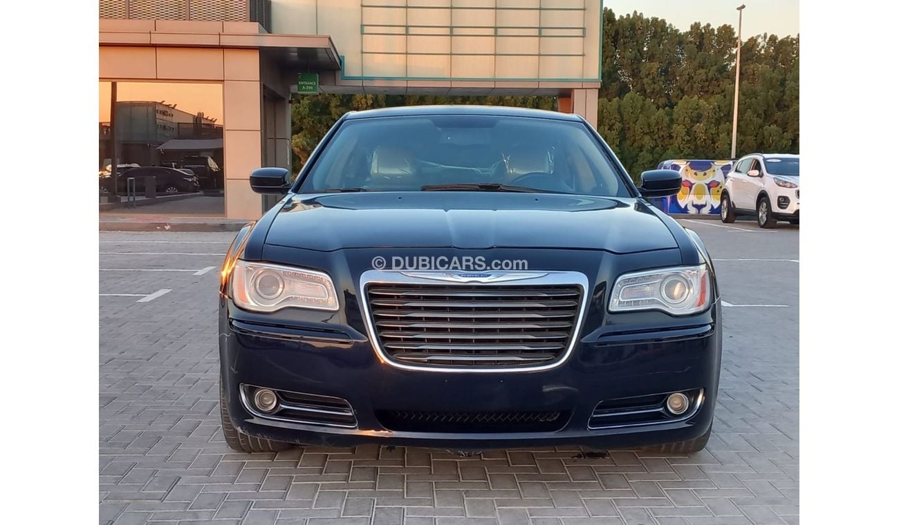 Used Chrysler 300C SR 2012 for sale in Dubai - 695581