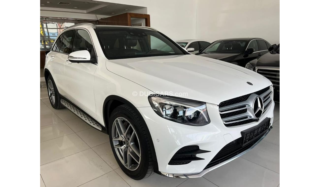 مرسيدس بنز GLC 250 2018 GLC 250 gcc first  owner with services  history  1 year warranty