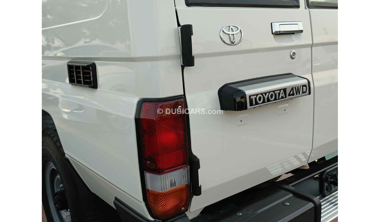 Toyota Land Cruiser Hard Top LC78 / 4.2 Diesel / Diff. Lock / Leather Seats / Power Window (Code # 67898)