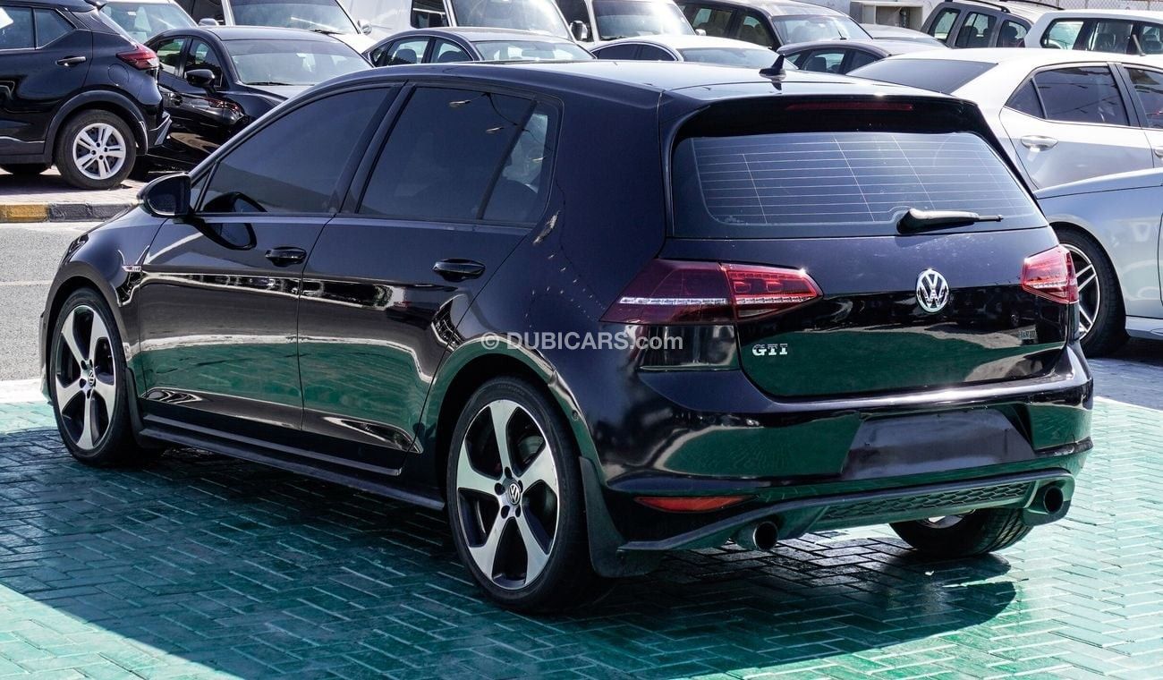 فولكس واجن جولف GTI