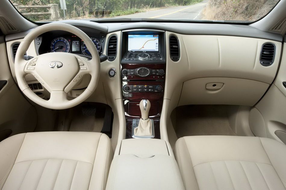 Infiniti FX45 interior - Cockpit