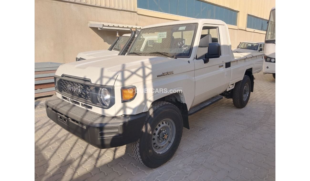 تويوتا لاند كروزر بيك آب LC79 SC 4.2L DIESEL| MANUAL | 2024 | 0 KM | 03 YEARS WARRANTY