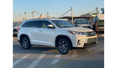 Toyota Highlander 2018 Toyota Highlander XLE 3.5L V6 Full Option Sunroof 7 Leather Seats - Radar & BSM Auto Trunk -