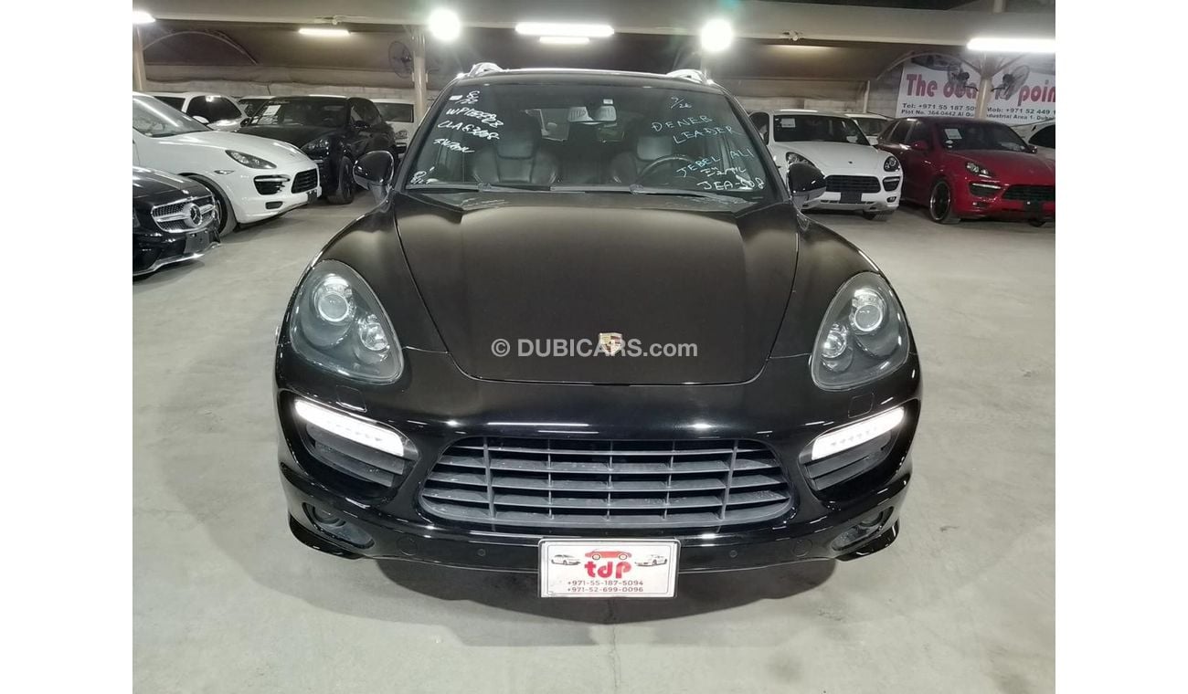 Porsche Cayenne Turbo 4.8L (500 HP) , WITH PORSCHE CARBON CERAMIC BRAKES, CARBON INTERIOR AND MORE…