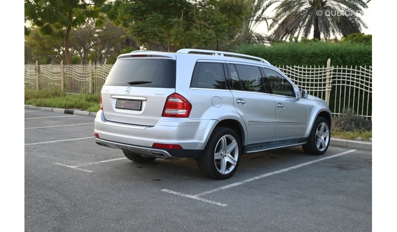 مرسيدس بنز GL 500 0% DP-BEST DEAL - LOW MILEAGE - MERCEDES GL 500 4MATIC - FULL OPTION - WELL MAINTAINED - GCC