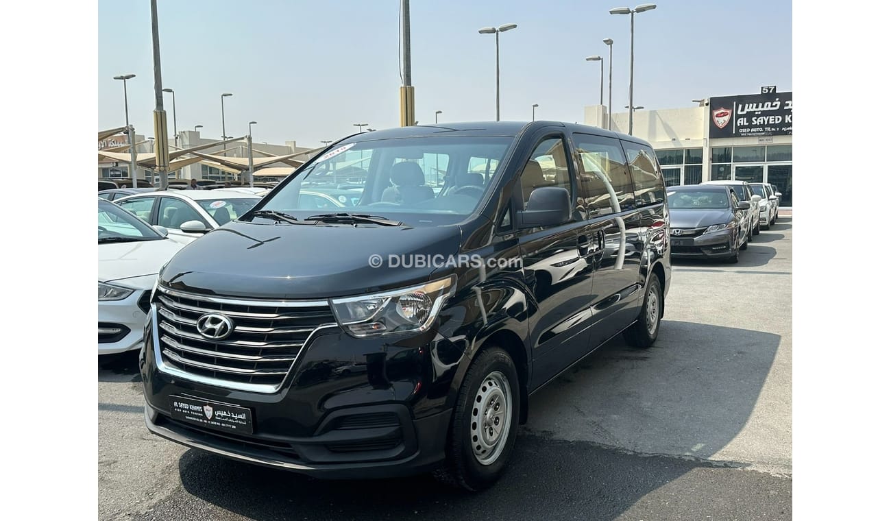 Hyundai H-1 Base ACCIDENTS FREE - GCC - ENGINE 2400 CC - 9 SEATER - PERFECT CONDITION INSIDE OUT