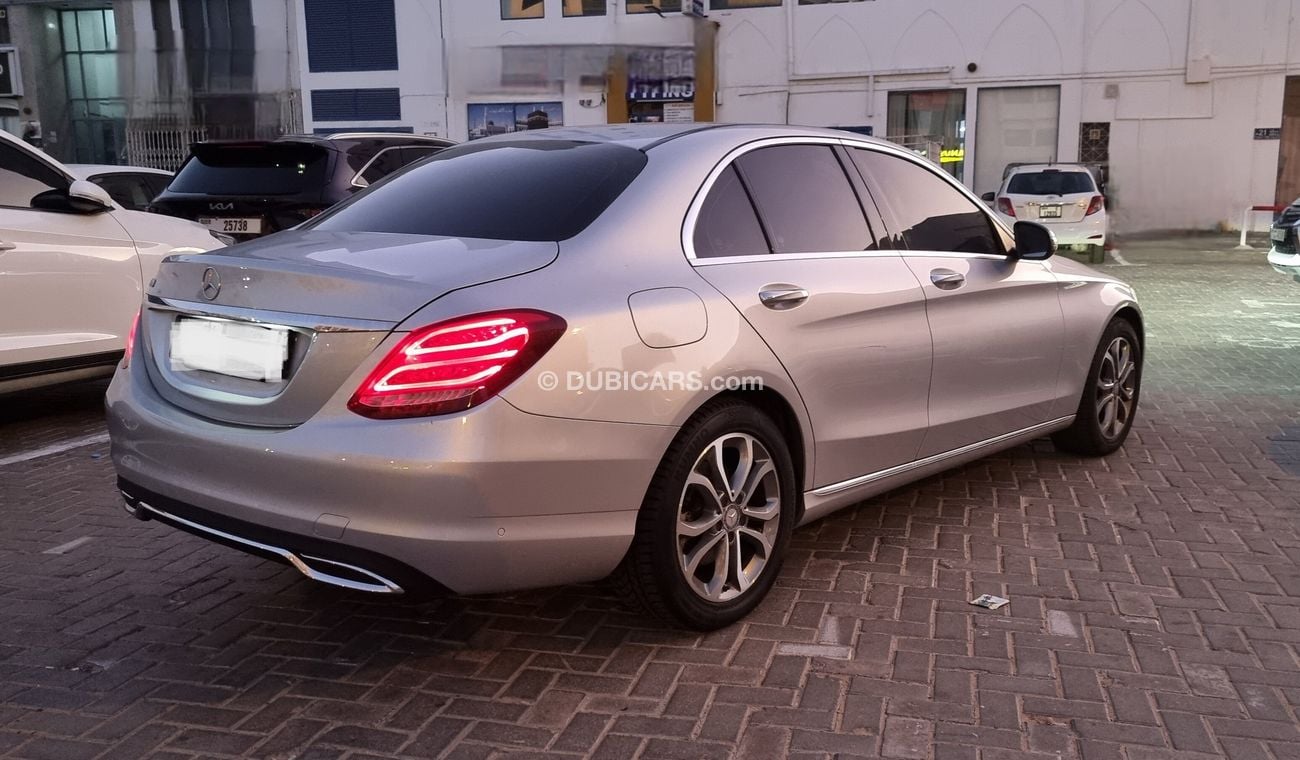 مرسيدس بنز C200 C-Class Low KMs, Never repaired.