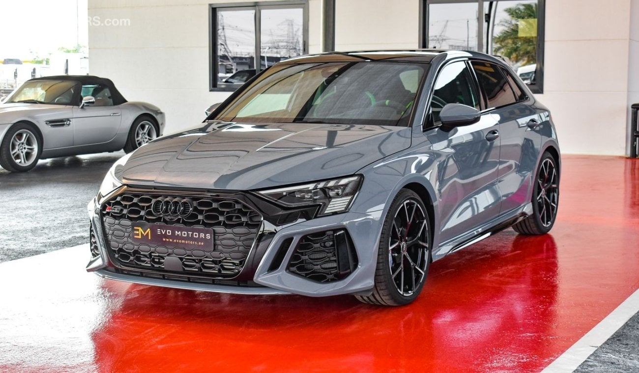 Audi RS3 Sport(Back,Exhaust)*HUD*Cruise*Panorama*BangOlufsen*CarbonSpoiler,Dash *Package(RS+G,Dynamic+,Memory