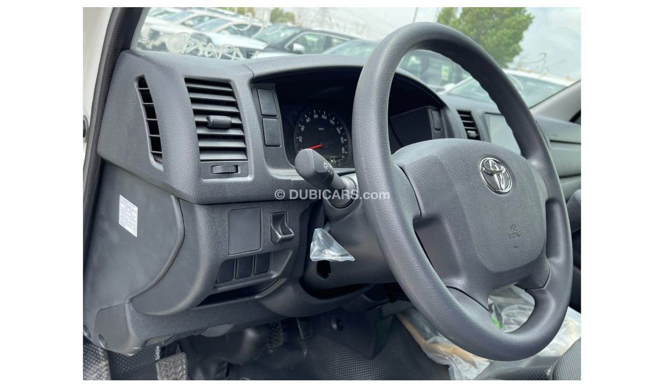 تويوتا هاياس Toyota Hiace Std roof, 2.5l diesel, 2023 model