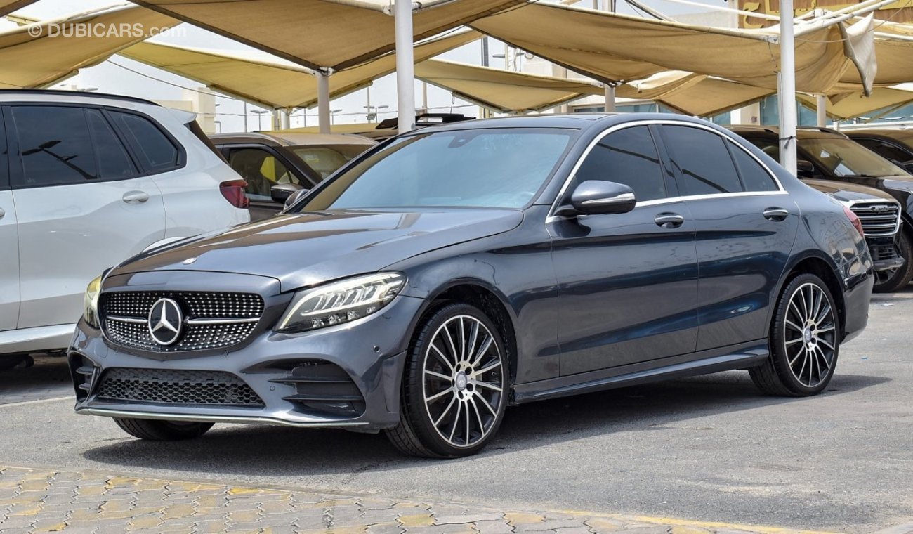 مرسيدس بنز C 300 لاكجري