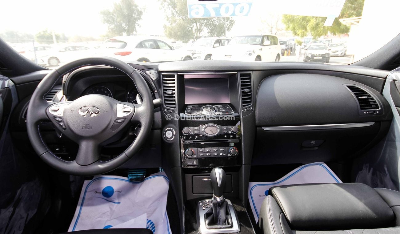 Infiniti QX70 S