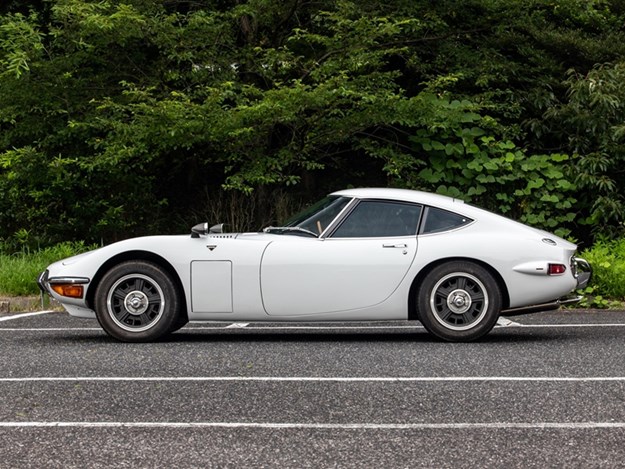 Toyota 2000GT exterior - Side Profile