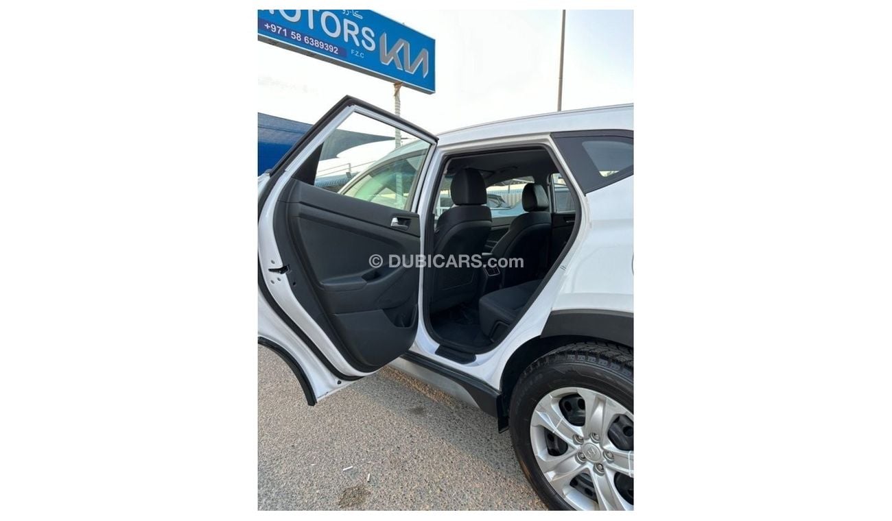 Hyundai Tucson 2.0L car in good condition 2019 Hyundai Tucson with an engine capacity of 2 liters 4wd blind spot se