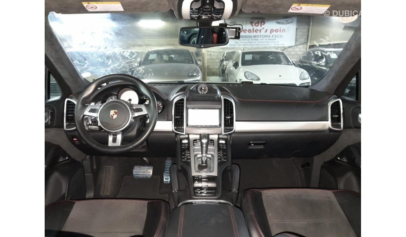 بورش كايان PORSCHE CAYENNE GTS 4.8L 2014, WITH PANORAMIC ROOF, PADDLE SHIFTER, GTS INTERIOR PACKAGE AND MORE..