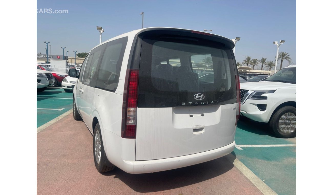 Hyundai Staria 3.5 engine // automatic // 11 seats // model 2024