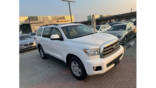 Toyota Sequoia Toyota sequoia GXR 2014 gcc 5.7 litre 55000 aed fixed