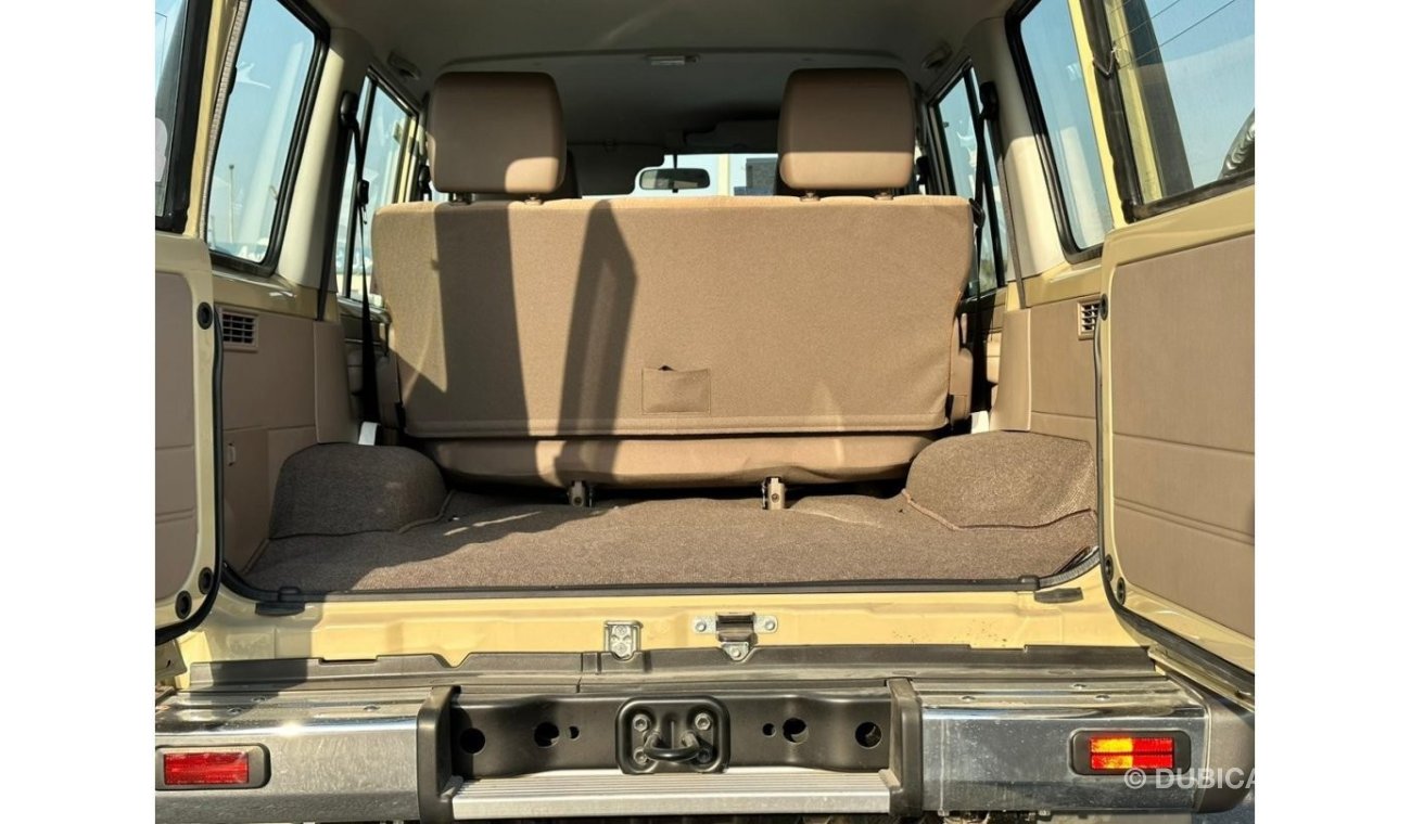 تويوتا لاند كروزر هارد توب TOYOTA LAND CRUISER 4.0 HARDTOP PETROL