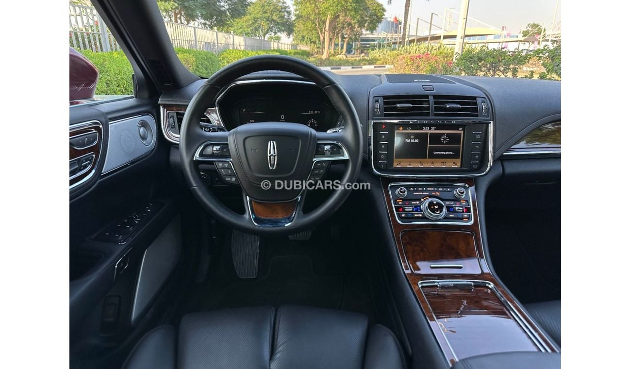 لينكولن كونتيننتال Presidential 3.0L Lincoln Continental Fully Loaded with Cooling Seats / GCC / 2017 / Single Owner / 