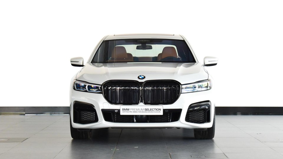 BMW M760 Li Masterclass with Package for sale AED 485,000. White, 2022