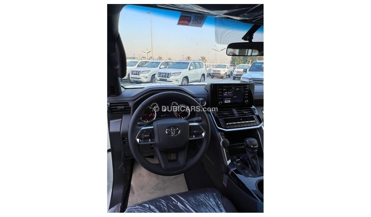 تويوتا لاند كروزر Land Cruiser  GXR 4.0 white color interior Black with sun roof