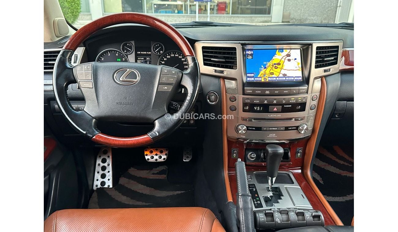 Lexus LX570 Platinum 5.7L LEXUS LX570 GCC 2015 PERFECT CONDITION INSIDE OUT SIDE