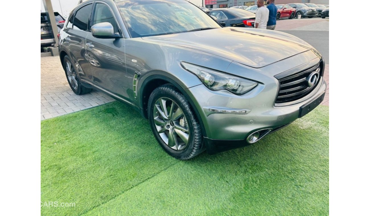 Infiniti QX70