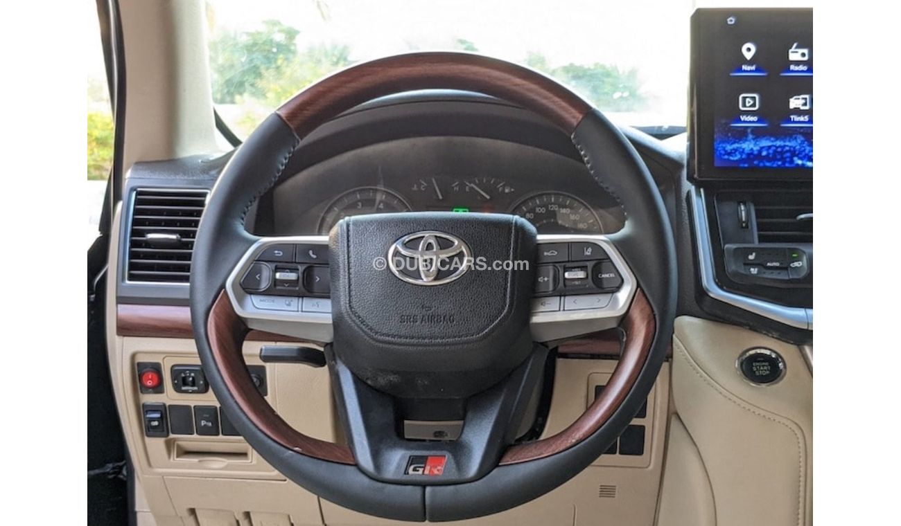 Toyota Land Cruiser 2015 TOYOTA LAND CRUISER FACELIFTED 2024 V6 GCC IN EXCELLENT CONDITION