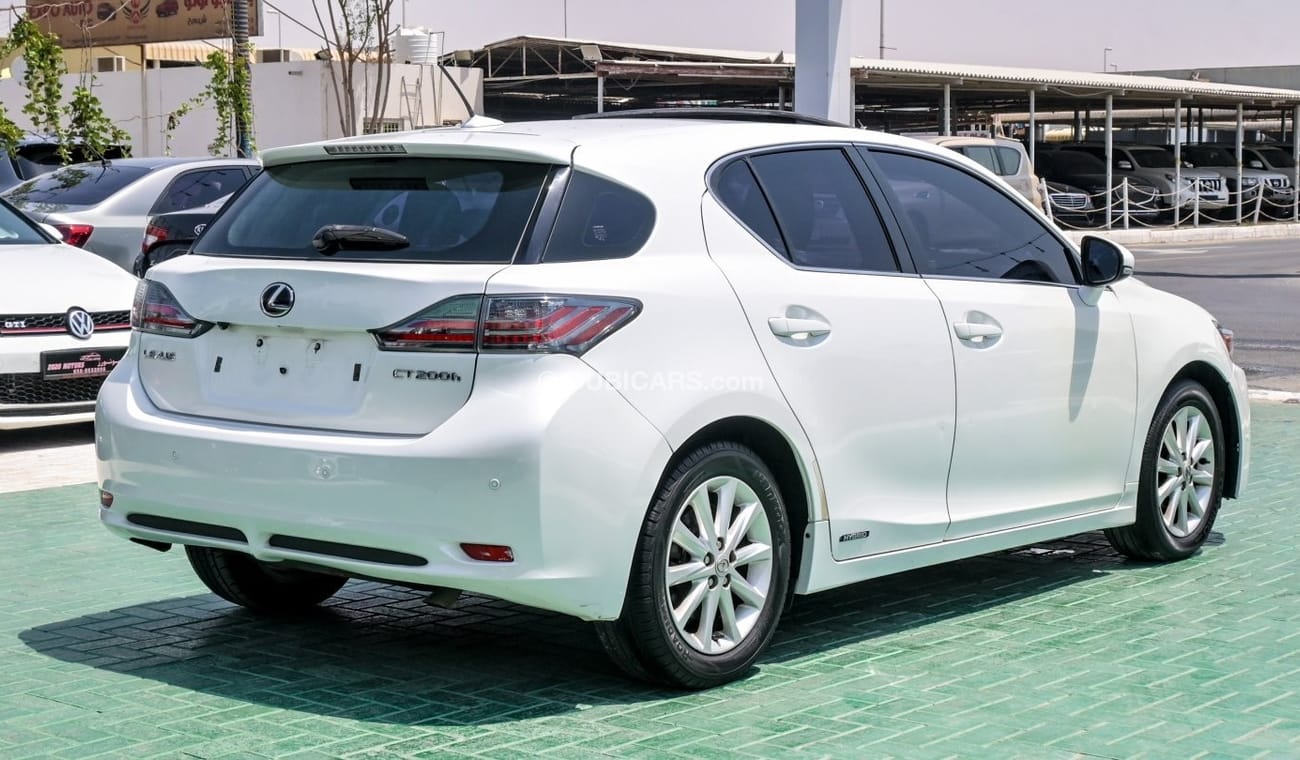 Lexus CT200h