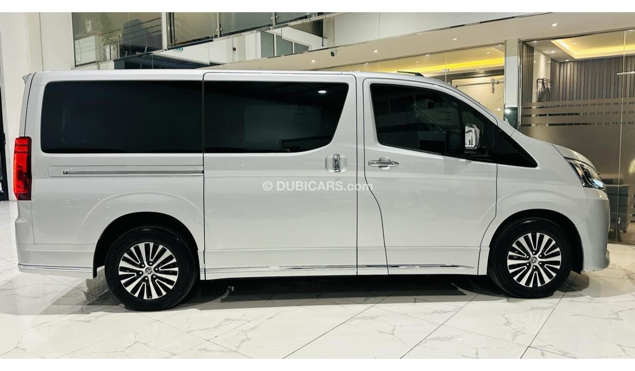 Toyota Granvia Premium