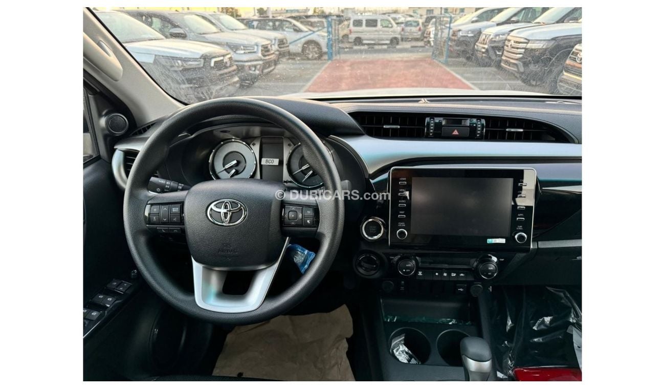 تويوتا هيلوكس TOYOTA HILUX 4.0 AT FENDER WHITE 2025