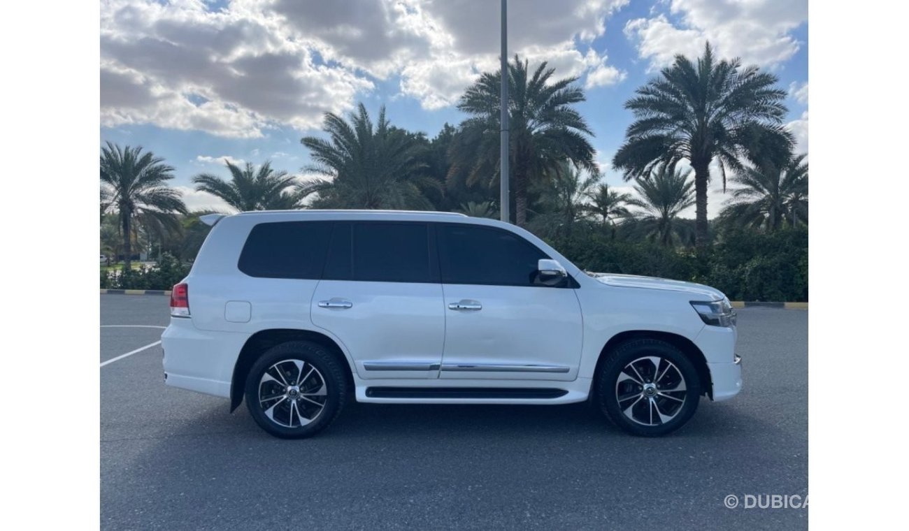 Toyota Land Cruiser VXR TOYOTA LAND CRUISER 2013 GCC V8   5,7  Excellent Condition