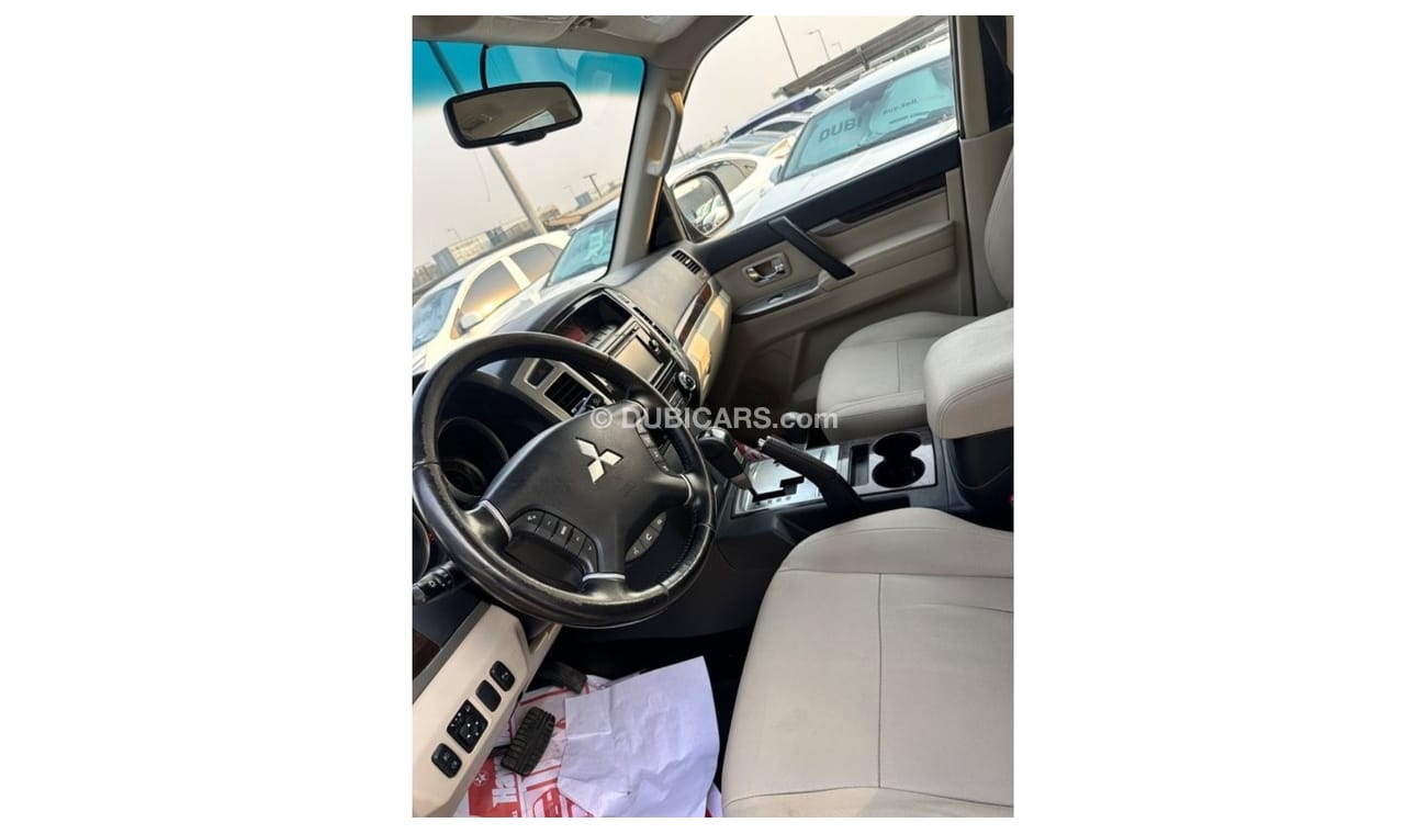 Mitsubishi Pajero GLS Highline خليجي خاليه من الحوادث