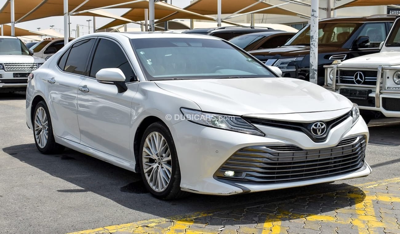 Toyota Camry SE +