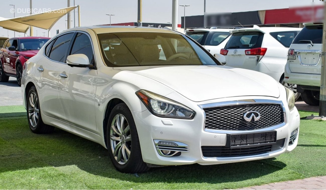 Infiniti QX70