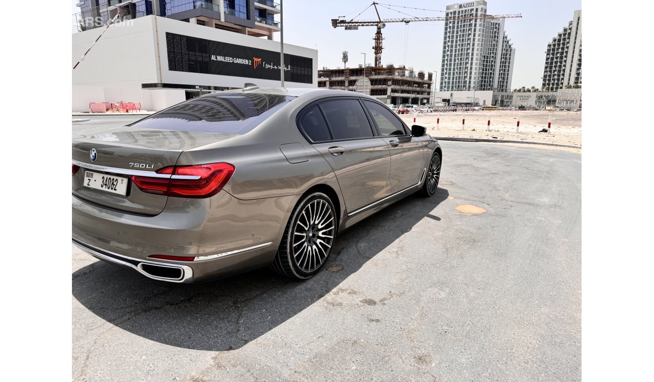 بي أم دبليو 750Li