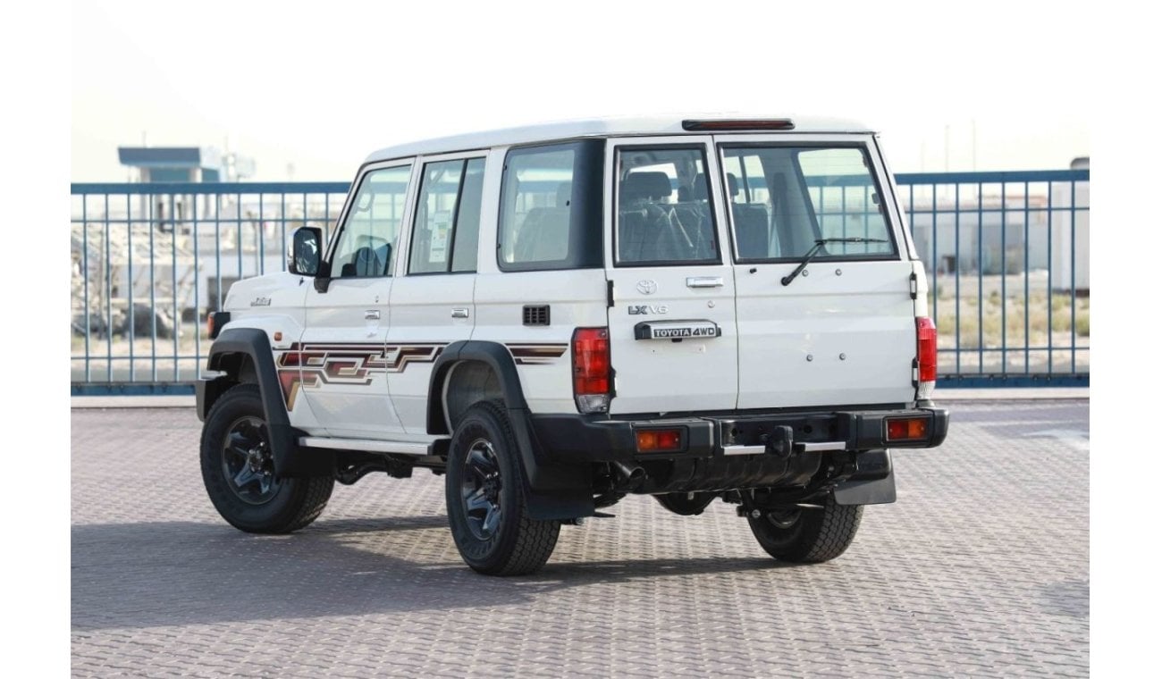 تويوتا لاند كروزر هارد توب 2024 Toyota LC76 4.0 Hard Top LX HI - أبيض من الداخل رمادي مزرق | للتصدير فقط