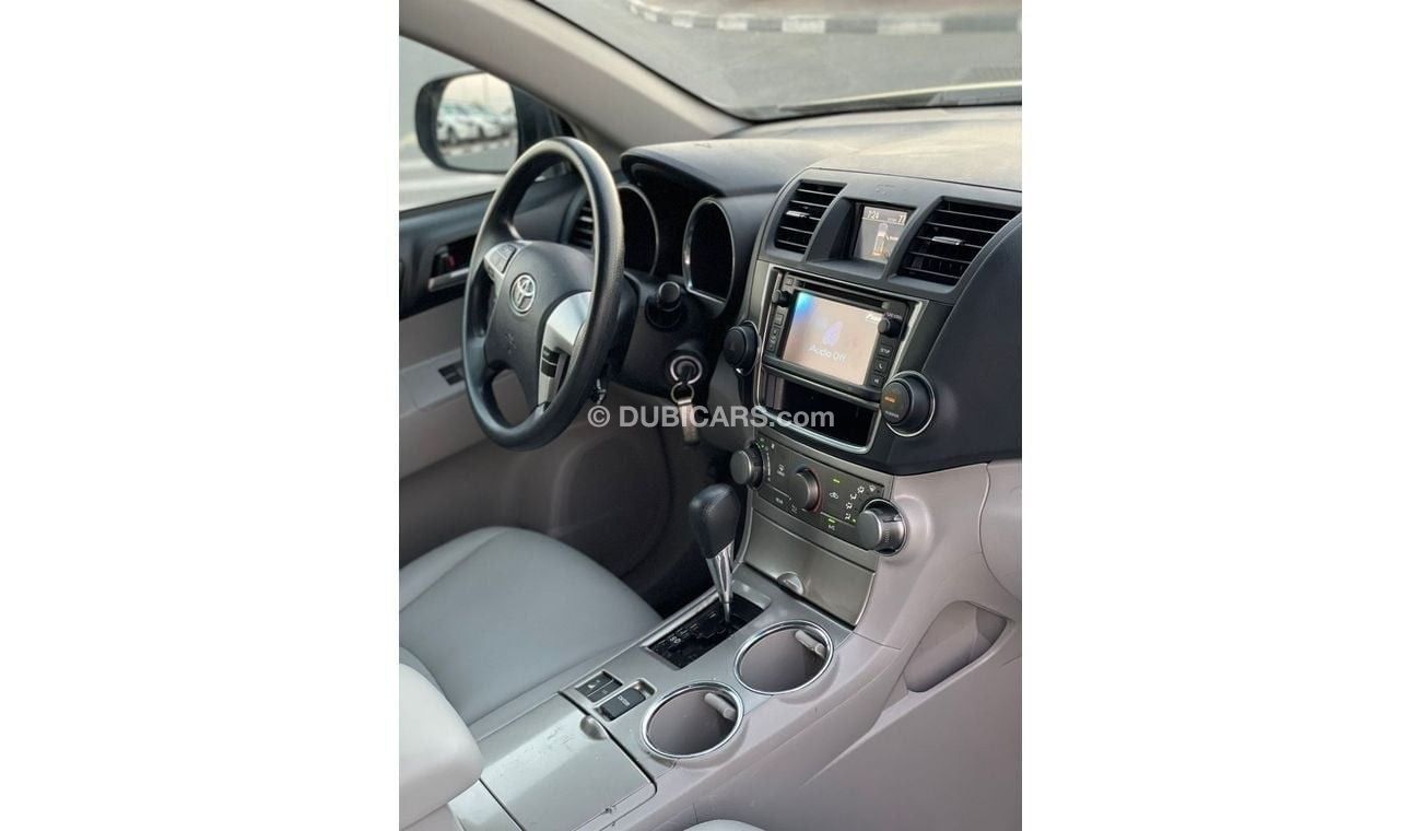 تويوتا هايلاندر 2013 Toyota Highlander 3.5L V6 Electric Seats + Rear CAM - 71,400 Mileage