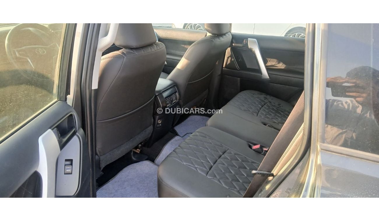 Toyota Prado Toyota landcruise prado 2019Model diesel Transmission. Automatic Interior.Black  leather seats 7 sea