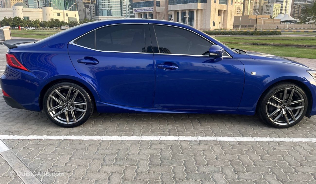 لكزس IS 300 F Sport 2.0L GCC