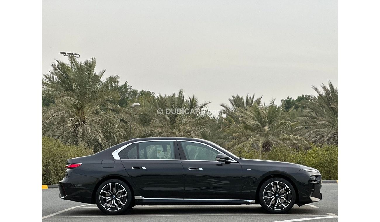 بي أم دبليو 740Li BMW 740i 2023 GCC   V8