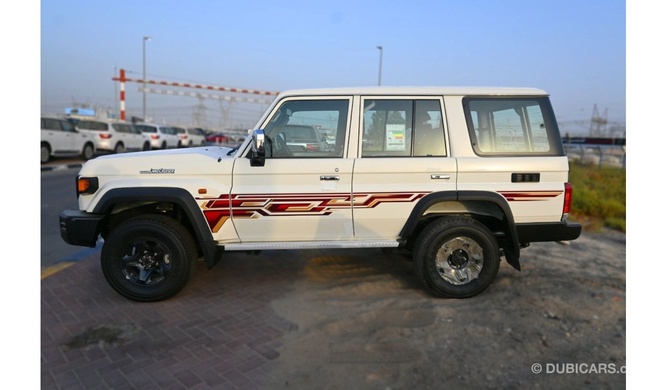 تويوتا لاند كروزر هارد توب TOYOTA  LAND CRUISER HARDTOP LC76 4.0L 2024