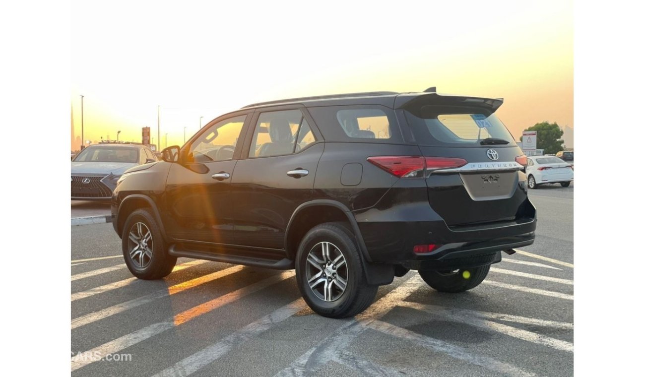 Toyota Fortuner 2019 Toyota Fortuner EXR+ 2.7L V4 - 4x4 AWD - Rear CAM & Sensor - No accident -