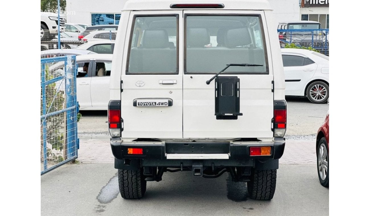 Toyota Land Cruiser Hard Top