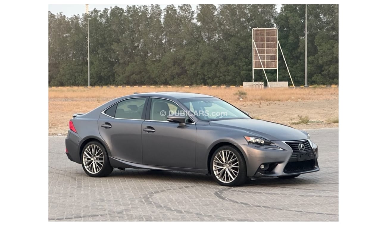 Lexus IS 200 MODEL 2016. Car perfect condition inside and outside full option sun roof leather seats blind spot