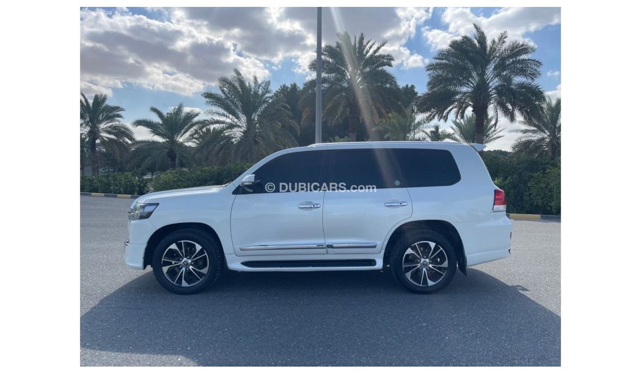 Toyota Land Cruiser VXR TOYOTA LAND CRUISER 2013 GCC V8   5,7  Excellent Condition