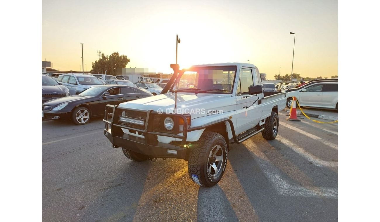 Toyota Land Cruiser Pick Up TOYOTA LAND CRUISER PICK UP 4.2 L DIESEL MANUAL 1HZ ENGINE RIGHT HAND DRIVE(PM16898)