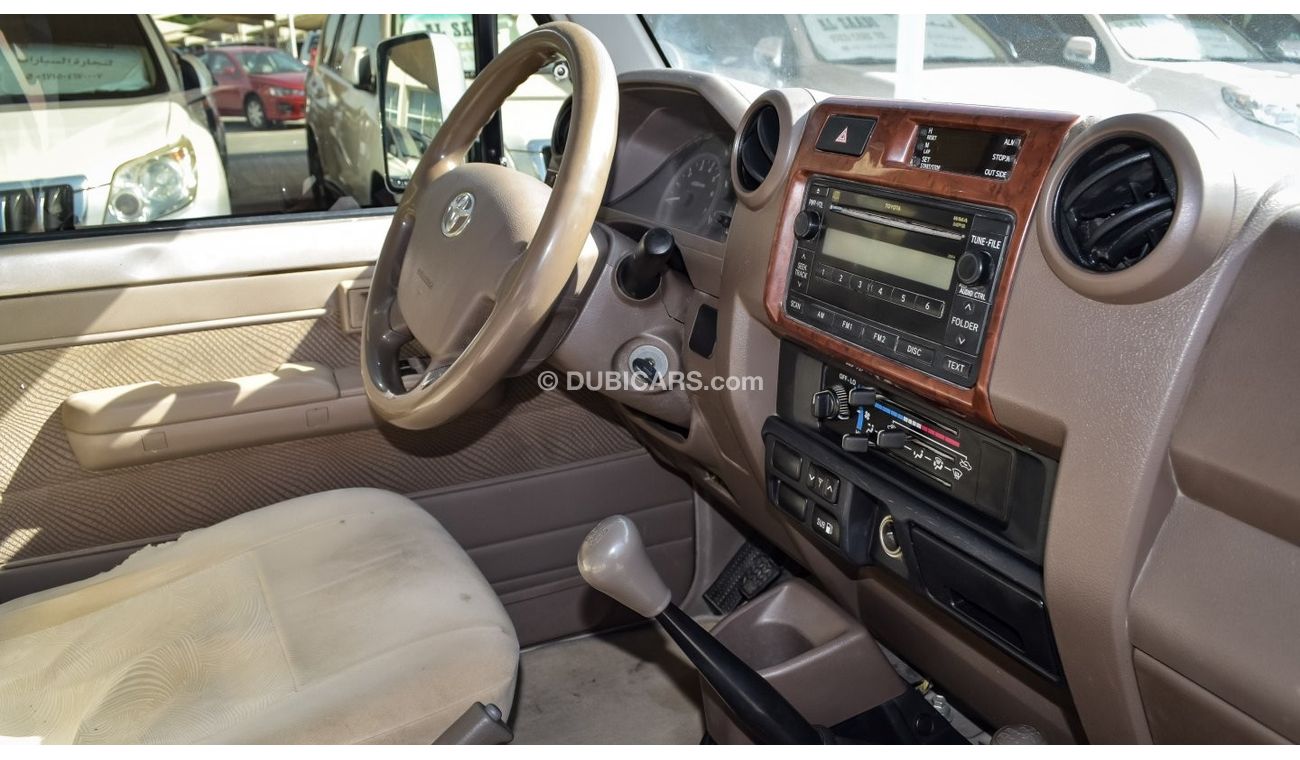 Toyota Land Cruiser Pick Up LX V6