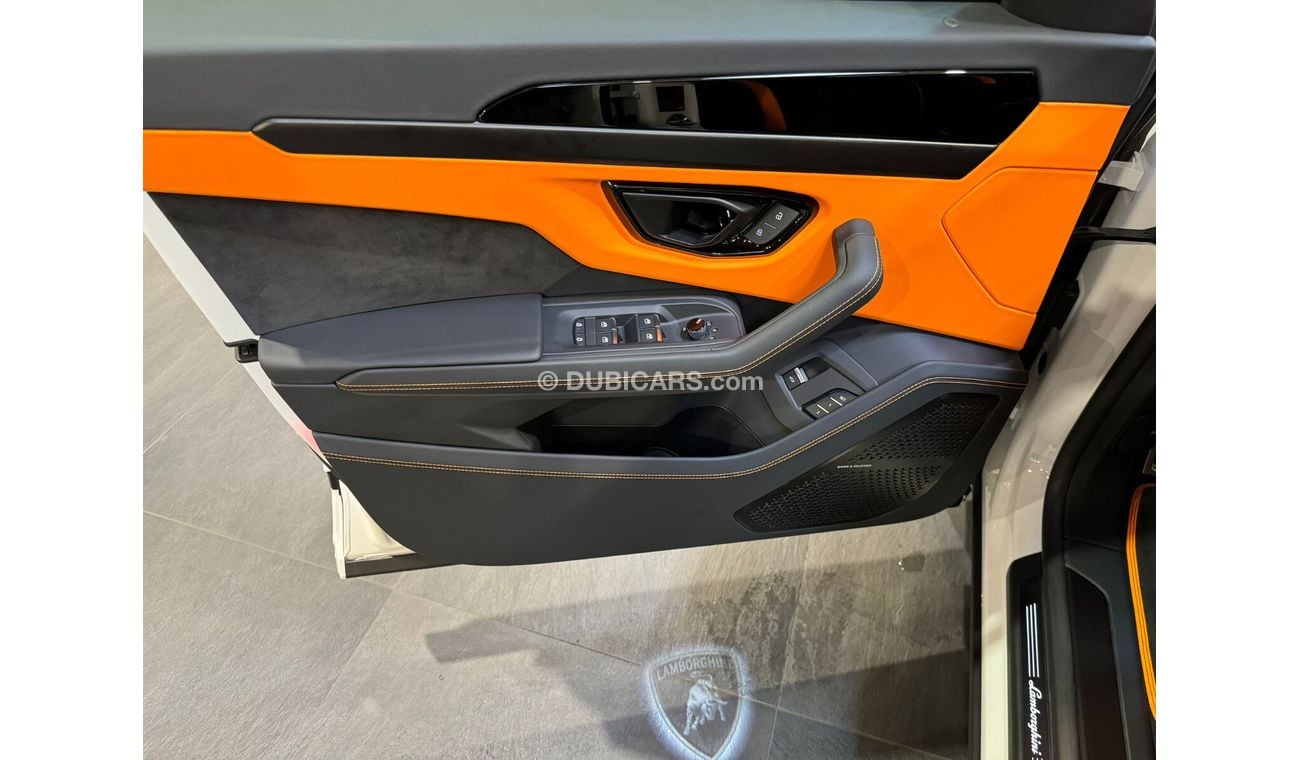 Lamborghini Urus S Orange INT.